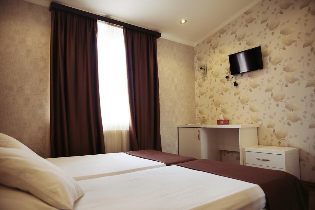 Rondo Hotel Τυφλίδα Δωμάτιο φωτογραφία