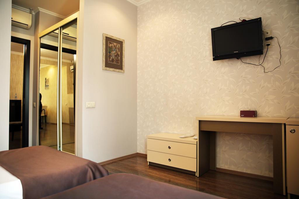 Rondo Hotel Τυφλίδα Δωμάτιο φωτογραφία