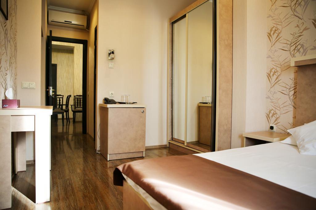 Rondo Hotel Τυφλίδα Δωμάτιο φωτογραφία