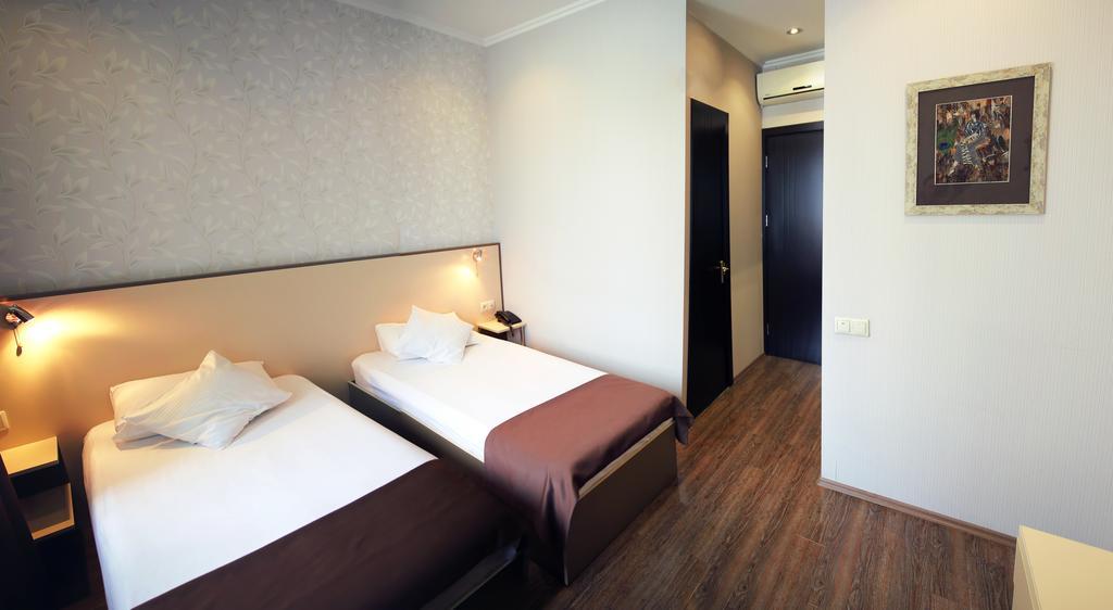 Rondo Hotel Τυφλίδα Δωμάτιο φωτογραφία