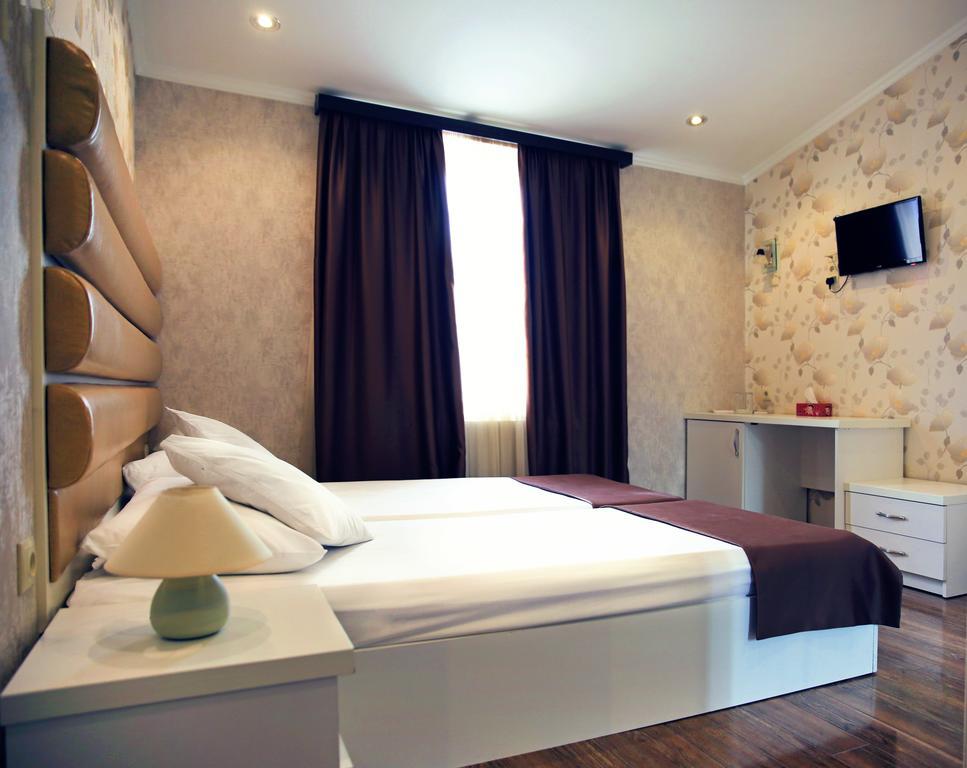 Rondo Hotel Τυφλίδα Δωμάτιο φωτογραφία